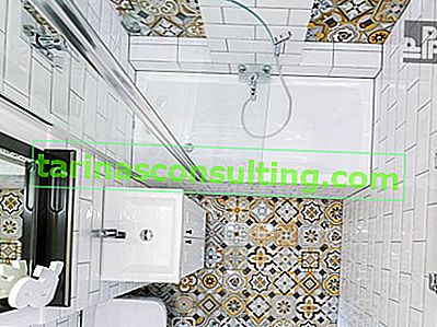 salle de bain avec un motif patchwork tendance