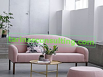 пастелен диван в розово