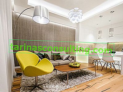 obývací pokoj se žlutým retro křeslem