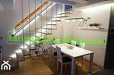 минималистични стълби с модерно осветление с много източници