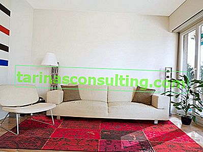 moderní obývací pokoj s patchworkovým kobercem