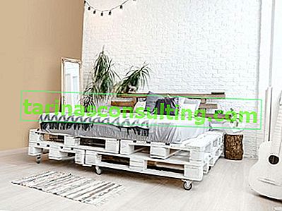 camera da letto in stile eclettico con parete in legno