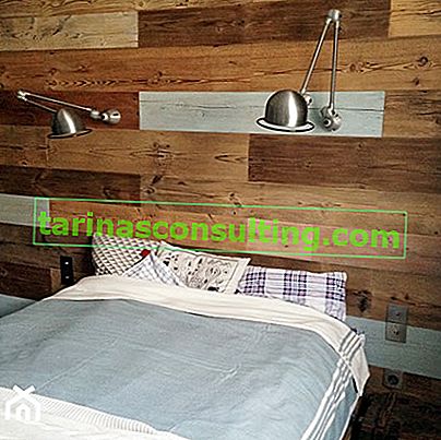čelo postele z dřevěných panelů