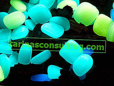 Im Dunkeln leuchtende dekorative Kieselsteine ​​- ** Im Dunkeln leuchtende Fliesen und Fugen ** sind nicht die einzigen fluoreszierenden Produkte ...